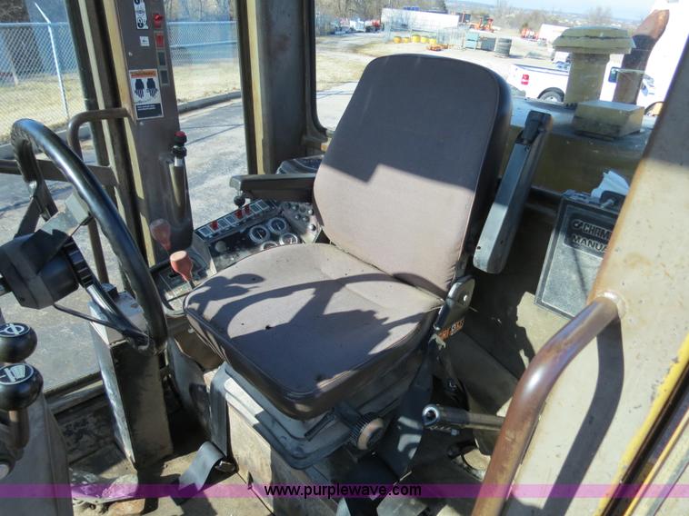 image for item F4355 Champion 720A articulated motor grader