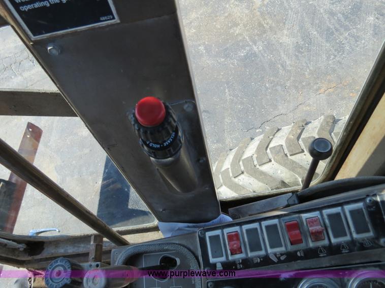 image for item F4355 Champion 720A articulated motor grader