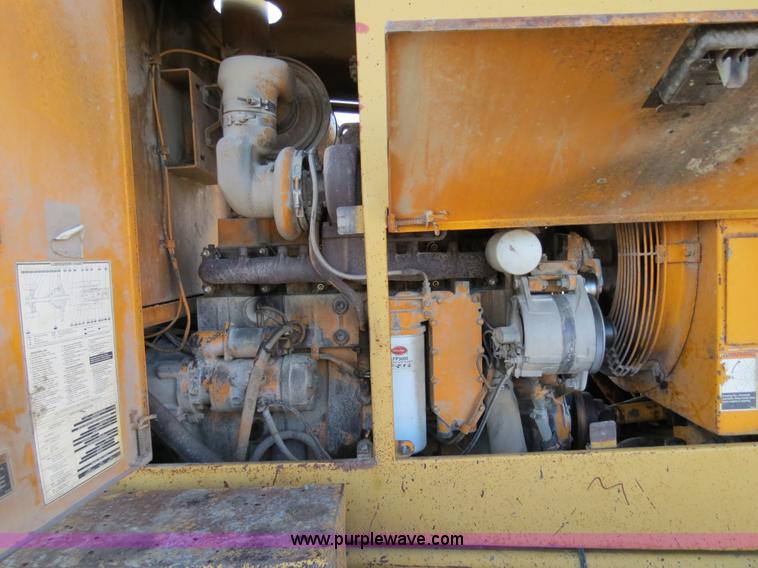 image for item F4355 Champion 720A articulated motor grader