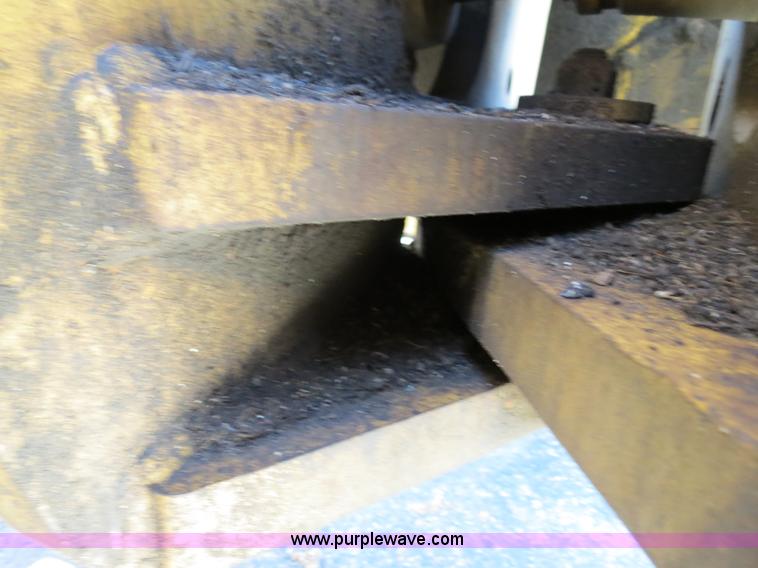 image for item F4355 Champion 720A articulated motor grader