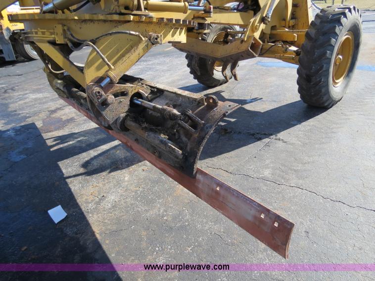 image for item F4355 Champion 720A articulated motor grader