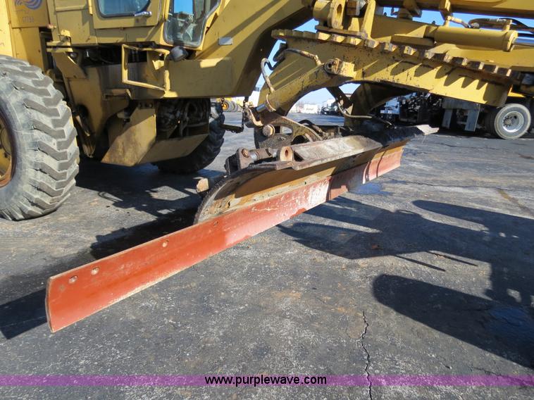 image for item F4355 Champion 720A articulated motor grader