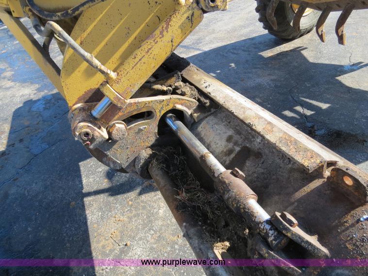 image for item F4355 Champion 720A articulated motor grader