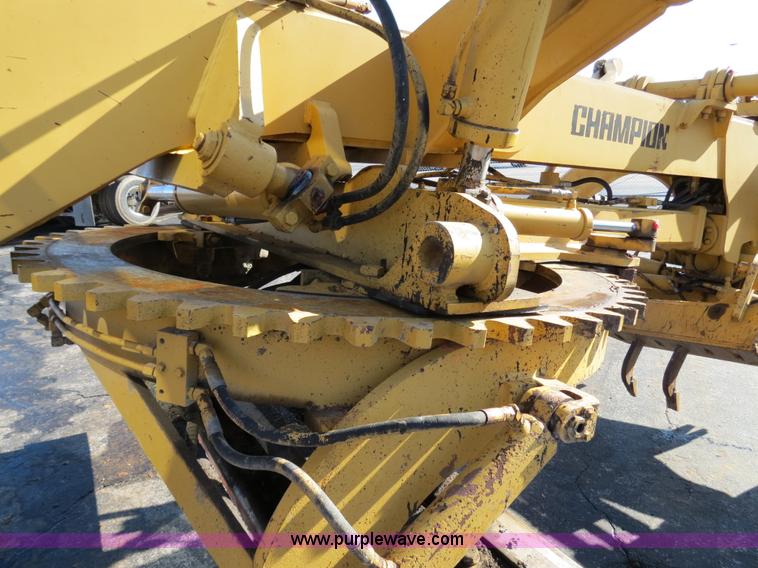 image for item F4355 Champion 720A articulated motor grader