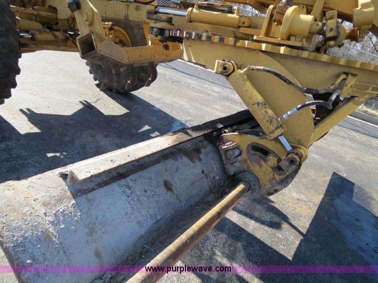 image for item F4355 Champion 720A articulated motor grader