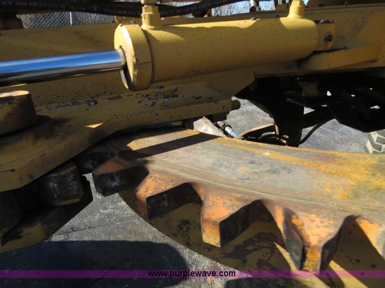 image for item F4355 Champion 720A articulated motor grader