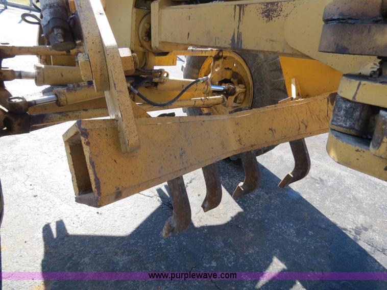 image for item F4355 Champion 720A articulated motor grader