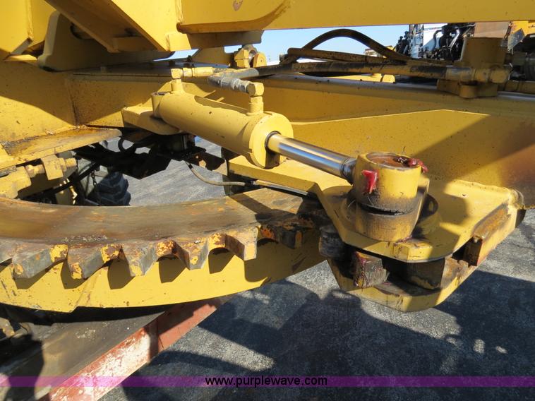 image for item F4355 Champion 720A articulated motor grader