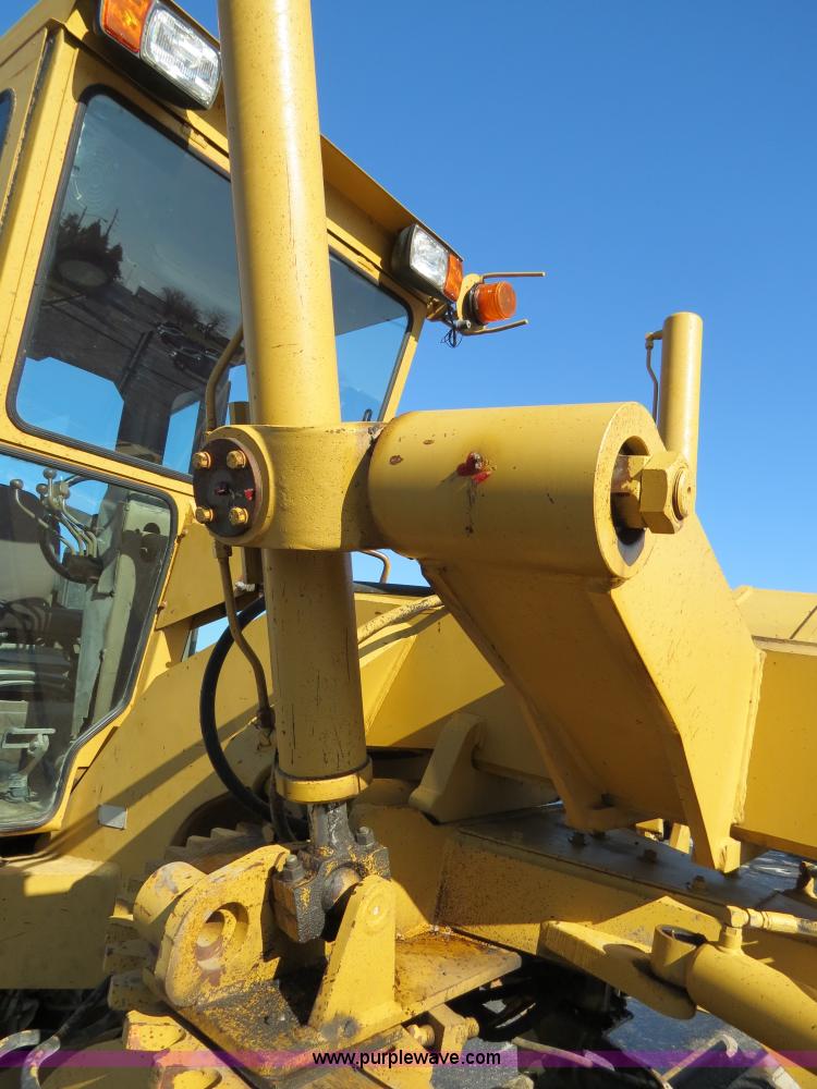image for item F4355 Champion 720A articulated motor grader