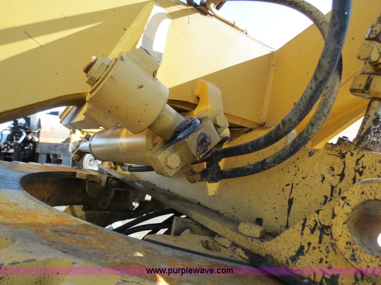 image for item F4355 Champion 720A articulated motor grader