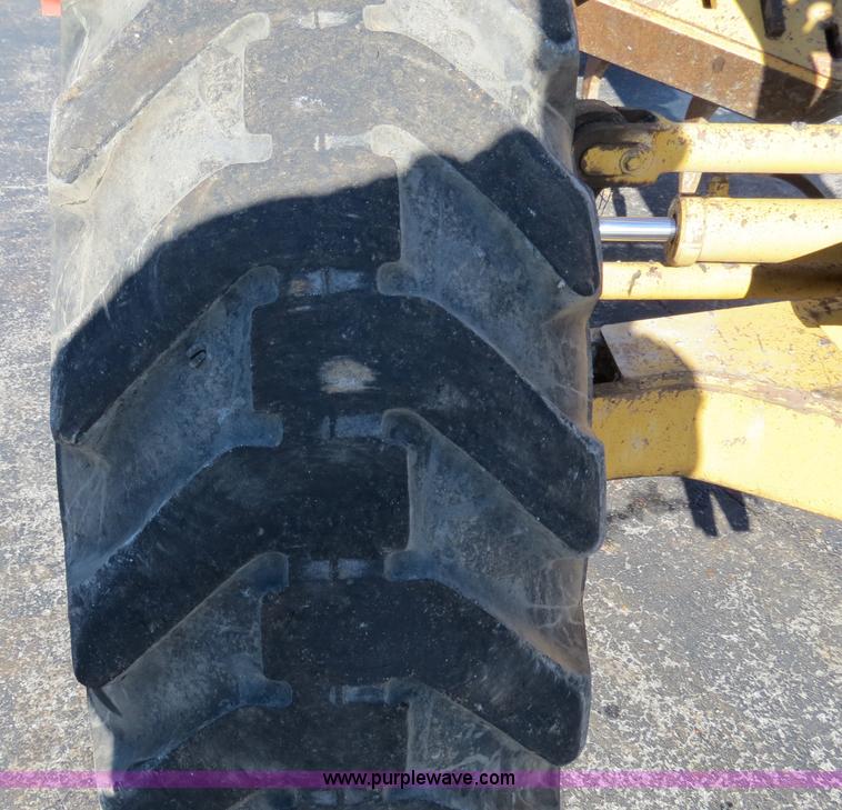 image for item F4355 Champion 720A articulated motor grader