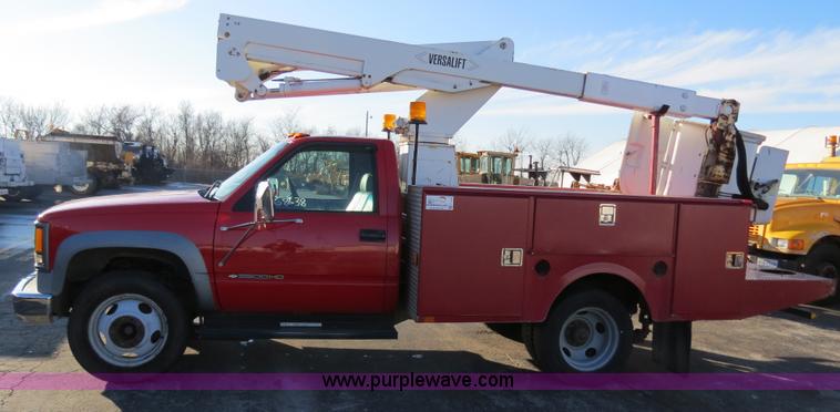 image for item F4362 2000 Chevrolet 3500 crane truck