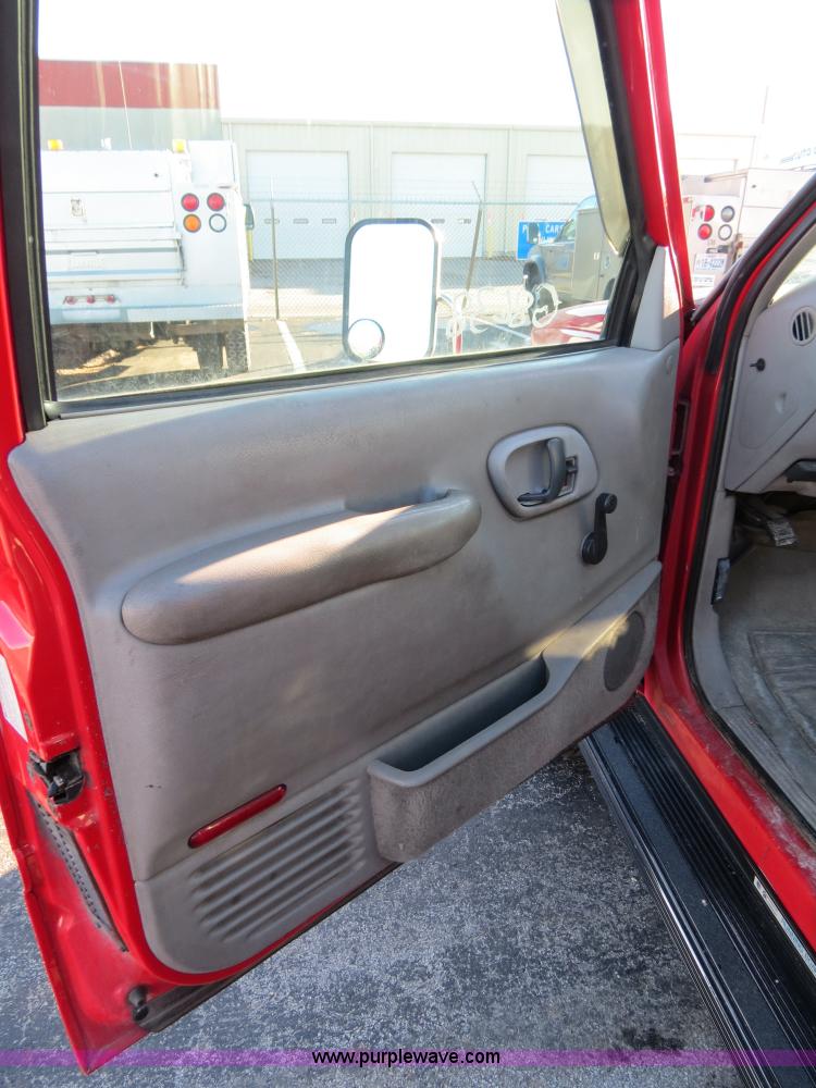 image for item F4362 2000 Chevrolet 3500 crane truck