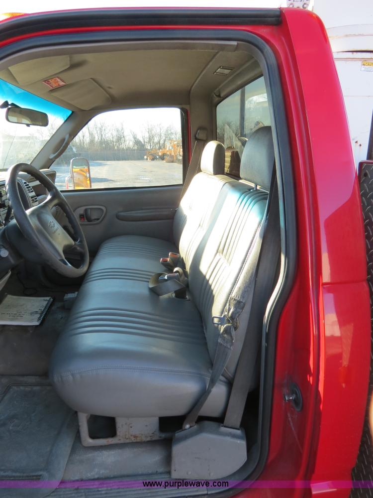 image for item F4362 2000 Chevrolet 3500 crane truck