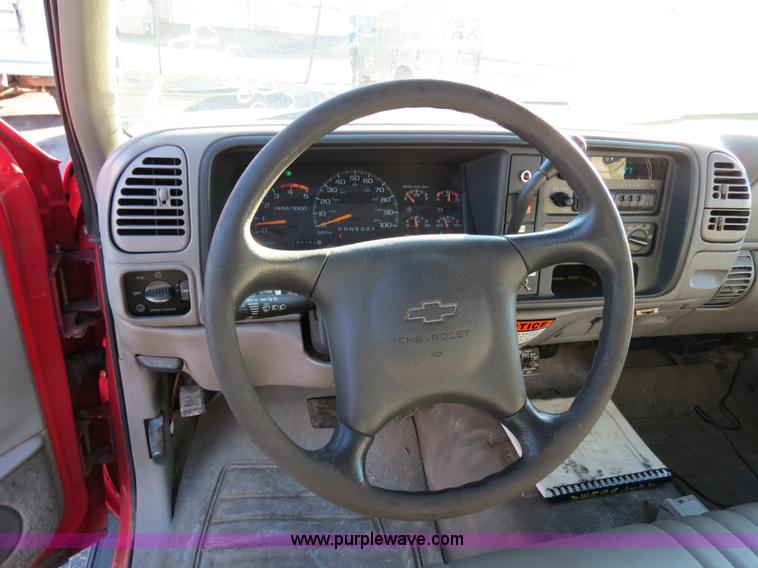 image for item F4362 2000 Chevrolet 3500 crane truck