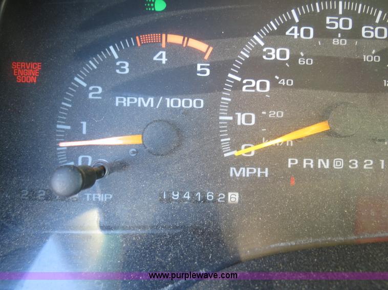 image for item F4362 2000 Chevrolet 3500 crane truck