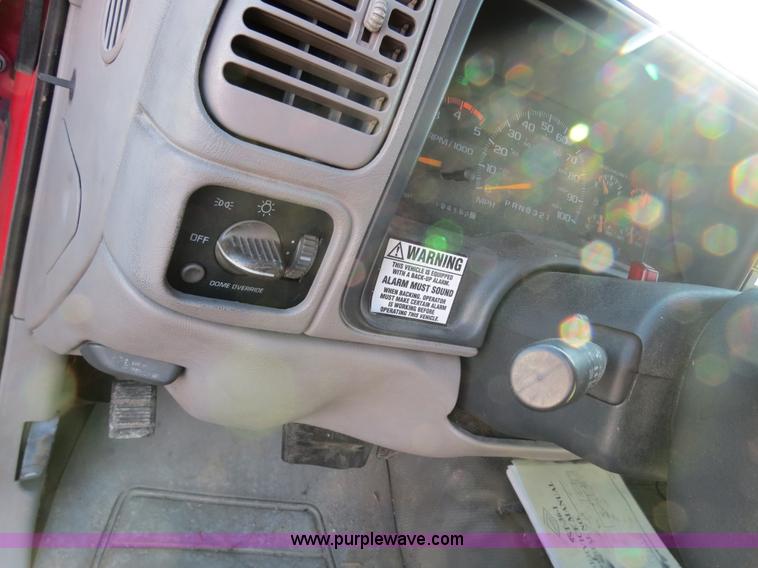 image for item F4362 2000 Chevrolet 3500 crane truck