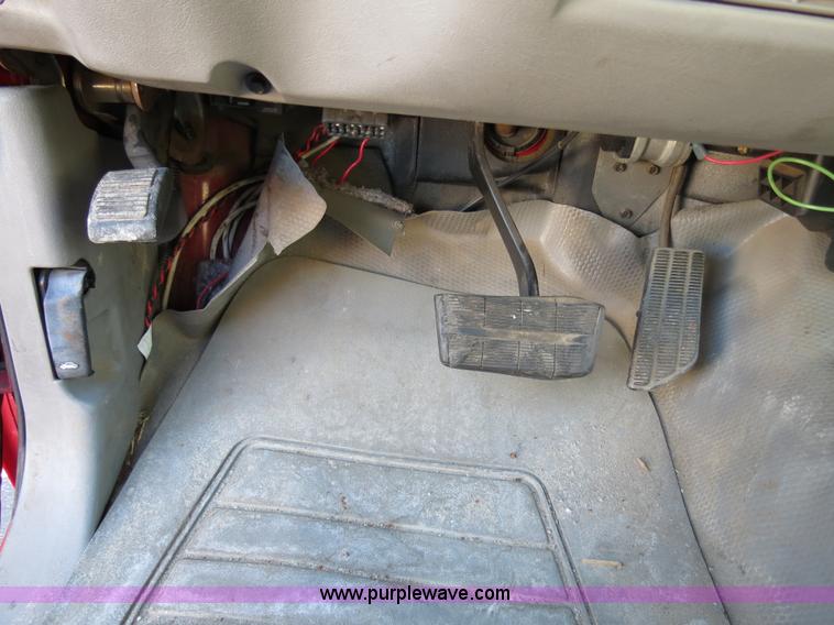 image for item F4362 2000 Chevrolet 3500 crane truck