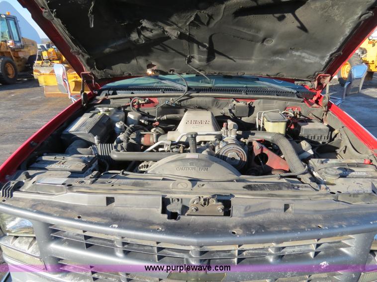 image for item F4362 2000 Chevrolet 3500 crane truck