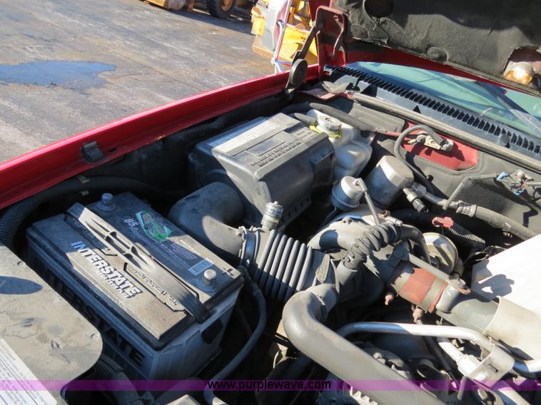 image for item F4362 2000 Chevrolet 3500 crane truck