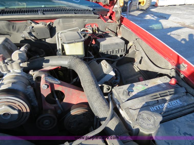 image for item F4362 2000 Chevrolet 3500 crane truck