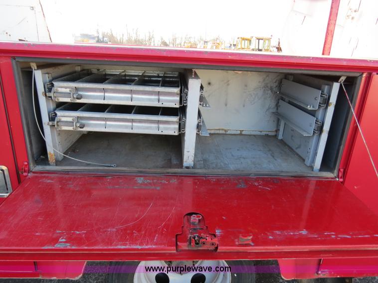 image for item F4362 2000 Chevrolet 3500 crane truck