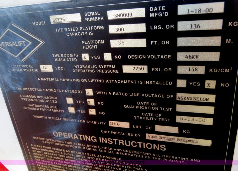 image for item F4362 2000 Chevrolet 3500 crane truck