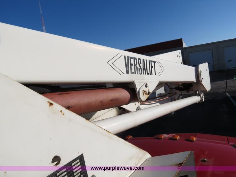 image for item F4362 2000 Chevrolet 3500 crane truck