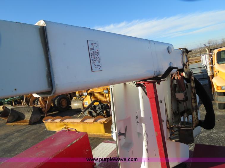 image for item F4362 2000 Chevrolet 3500 crane truck