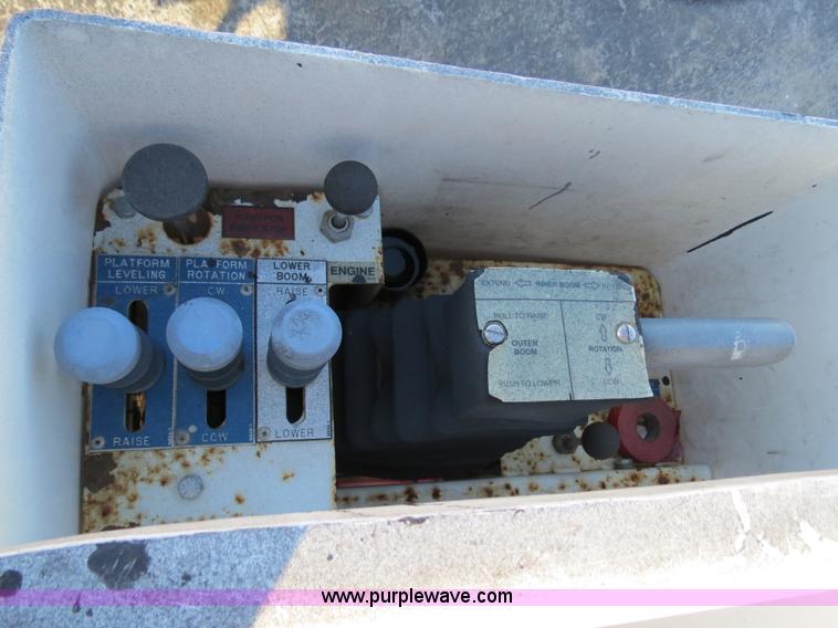 image for item F4362 2000 Chevrolet 3500 crane truck