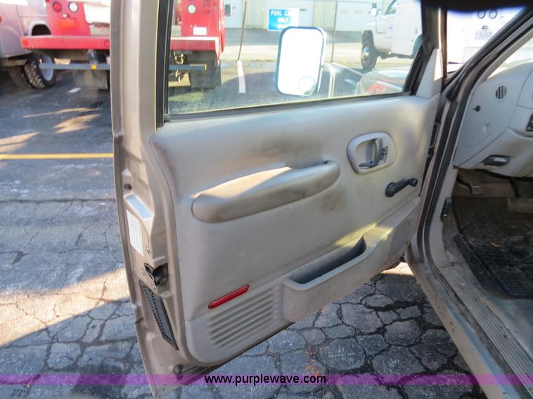 image for item F4363 1998 Chevrolet 3500 service truck