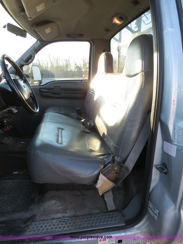 image for item F4365 2002 Ford F450 flatbed truck