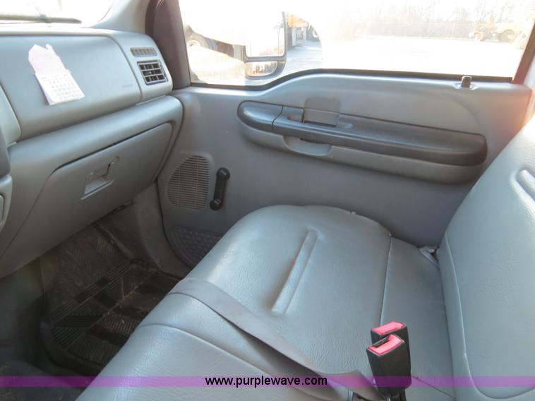 image for item F4365 2002 Ford F450 flatbed truck