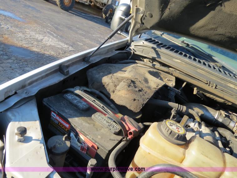 image for item F4365 2002 Ford F450 flatbed truck