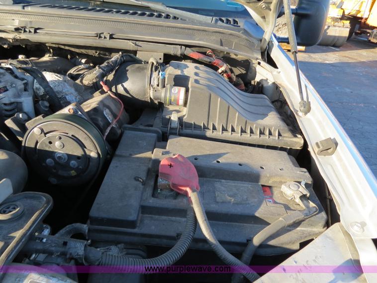 image for item F4365 2002 Ford F450 flatbed truck