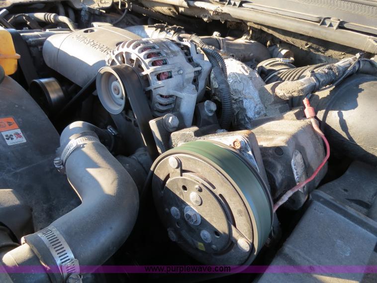 image for item F4365 2002 Ford F450 flatbed truck