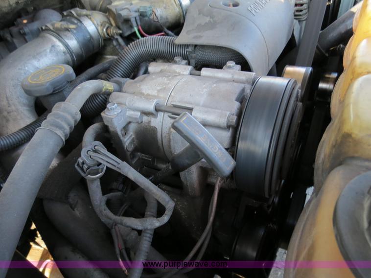 image for item F4365 2002 Ford F450 flatbed truck