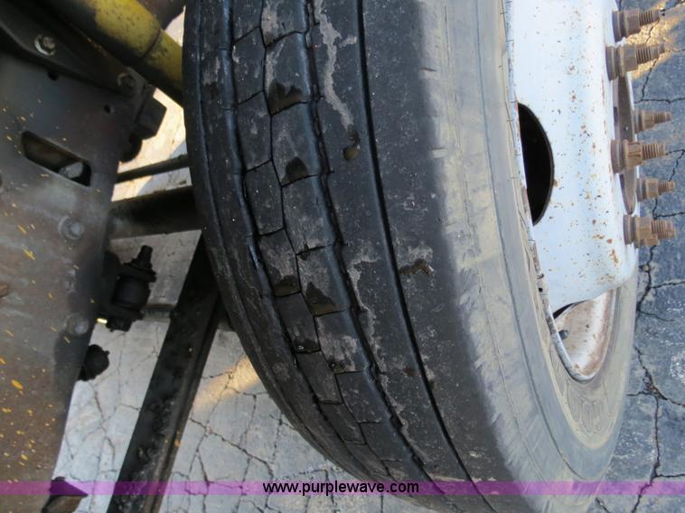 image for item F4365 2002 Ford F450 flatbed truck