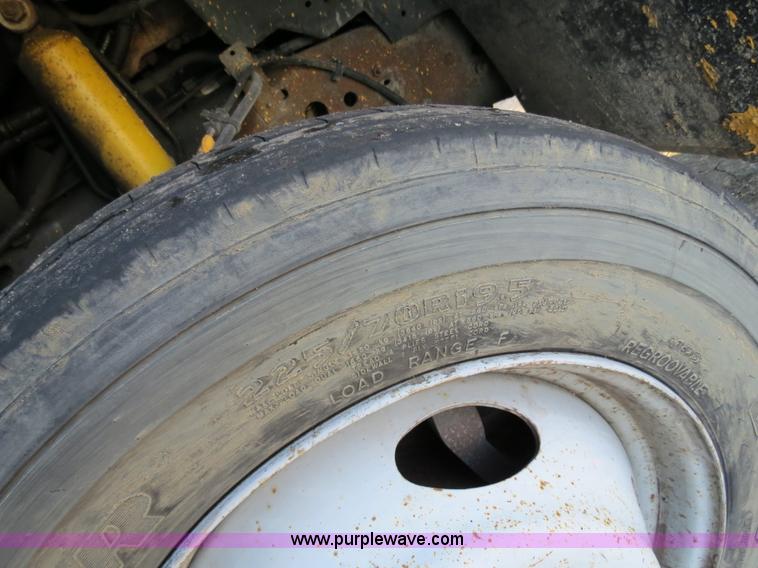 image for item F4365 2002 Ford F450 flatbed truck