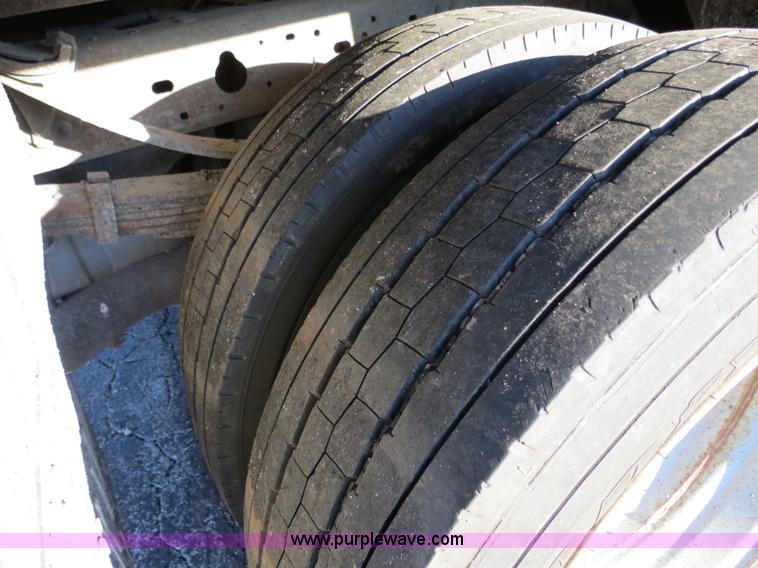 image for item F4365 2002 Ford F450 flatbed truck