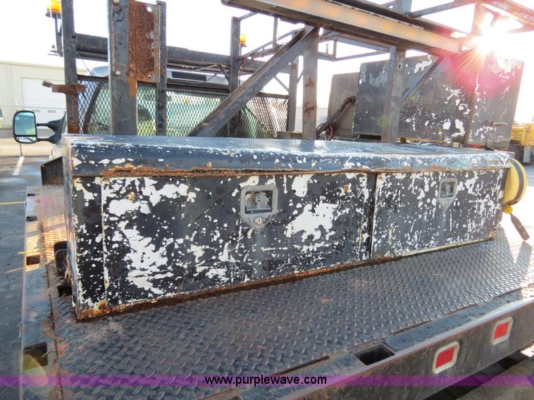 image for item F4365 2002 Ford F450 flatbed truck