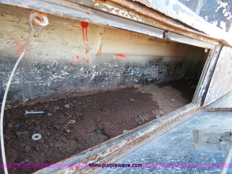 image for item F4365 2002 Ford F450 flatbed truck