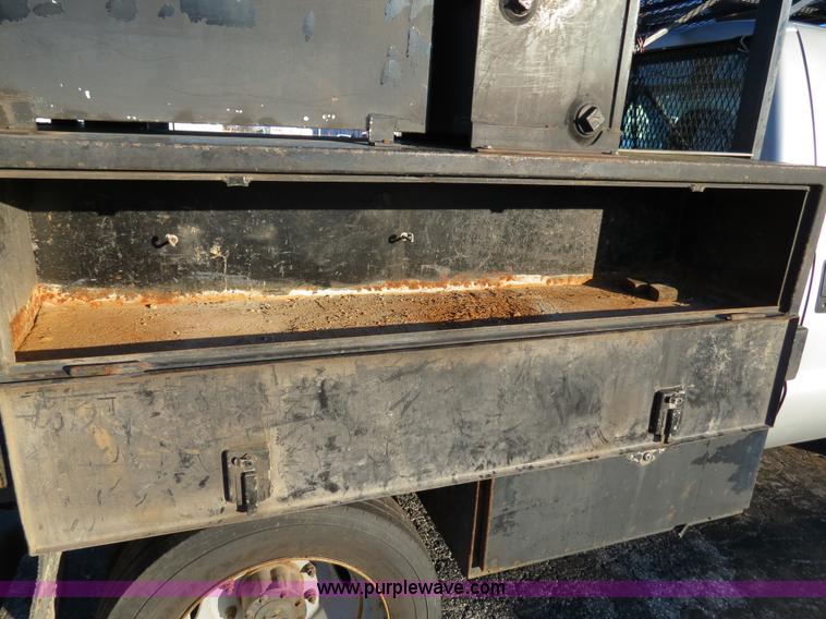 image for item F4365 2002 Ford F450 flatbed truck