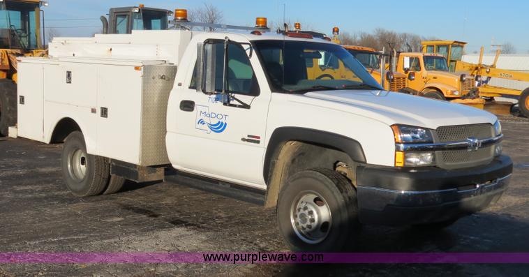 image for item F4366 2003 Chevrolet Silverado 3500 service truck