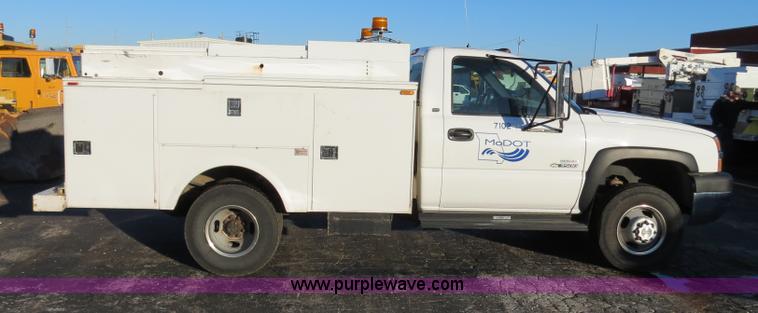image for item F4366 2003 Chevrolet Silverado 3500 service truck
