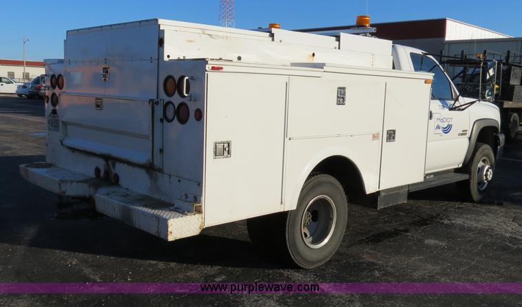 image for item F4366 2003 Chevrolet Silverado 3500 service truck