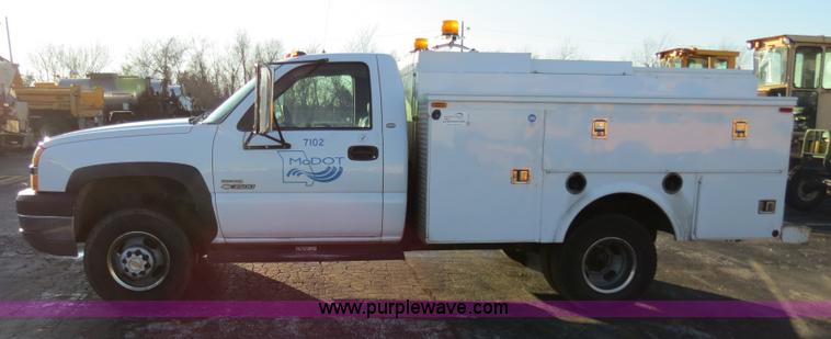 image for item F4366 2003 Chevrolet Silverado 3500 service truck