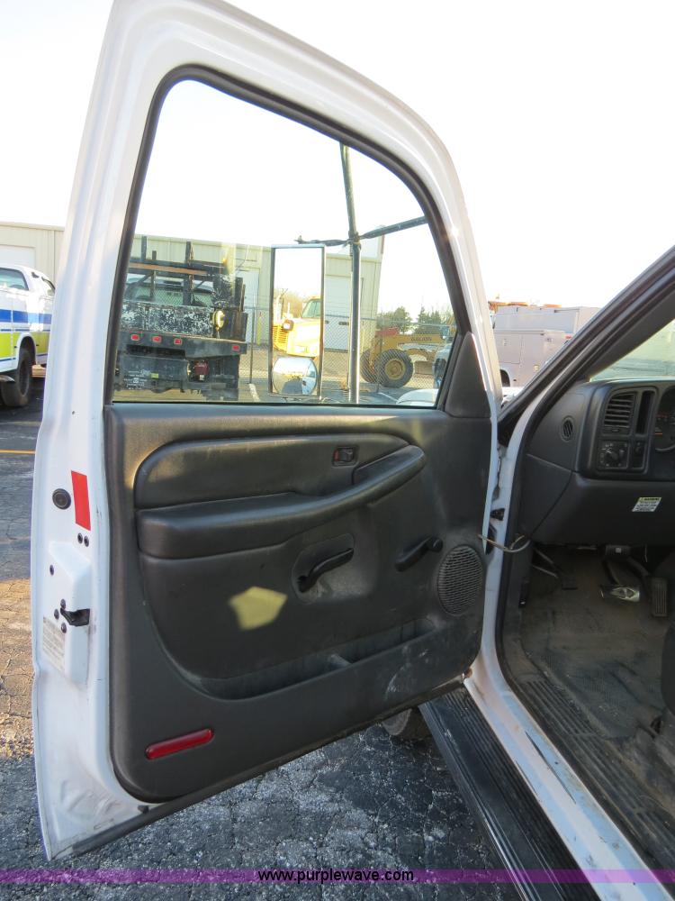 image for item F4366 2003 Chevrolet Silverado 3500 service truck