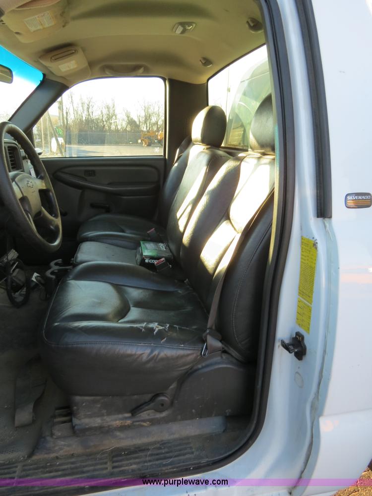image for item F4366 2003 Chevrolet Silverado 3500 service truck