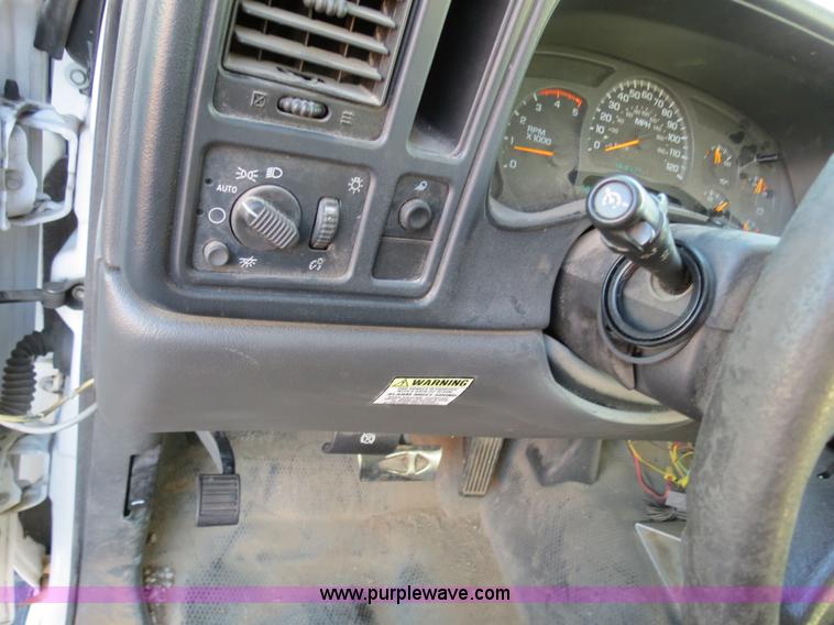 image for item F4366 2003 Chevrolet Silverado 3500 service truck